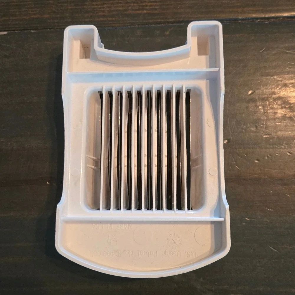Pampered Chef Egg Slicer Plus 1182 White Stainless Steel Wire Mushroom‎ Slicer
